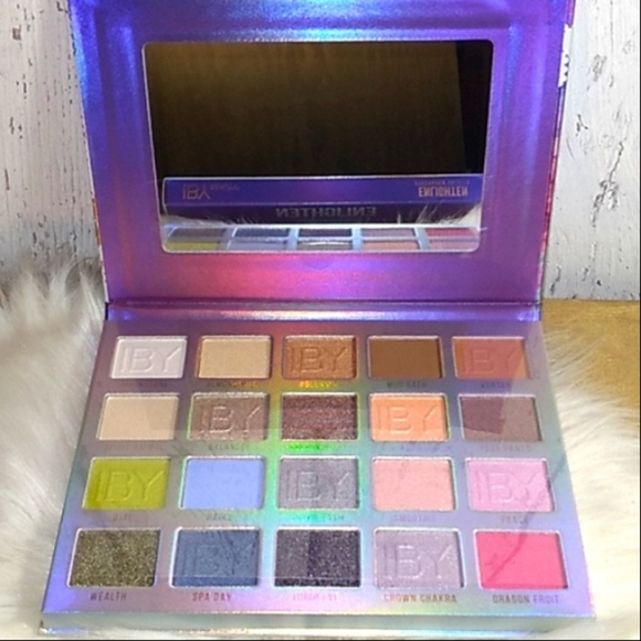 20 Bold Shades The Enlighten Eyeshadow Palette IBY Beauty - Picture 9 of 15
